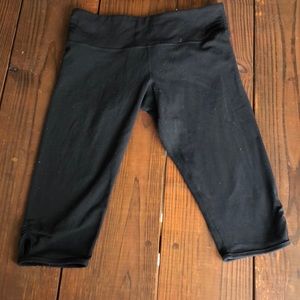 Lululemon short crop leggings 8